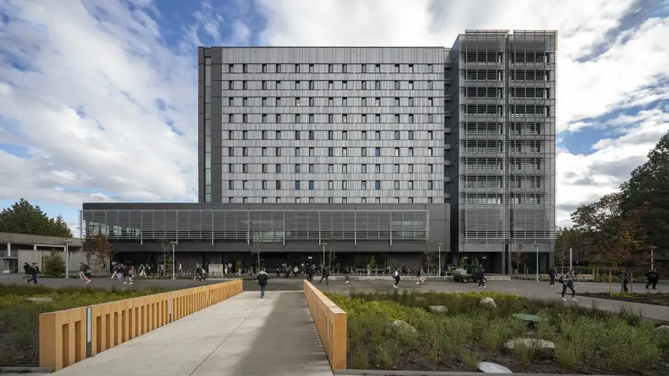 Čeqʷəŋín ʔéʔləŋ (Cheko’nien House) at the University of Victoria is a Passive House student residence that played host to 2024’s Passive House Canada Conference.